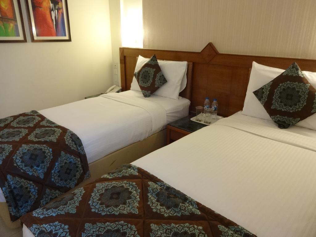 Hotel J P Cordial à Bangalore Extérieur photo