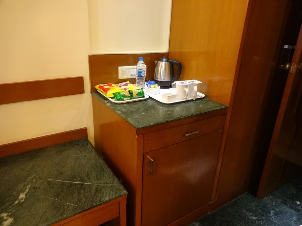 Hotel J P Cordial à Bangalore Extérieur photo