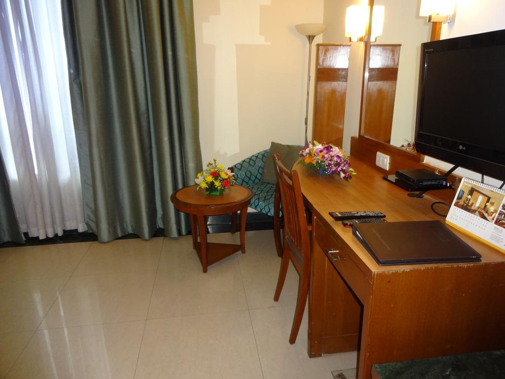 Hotel J P Cordial à Bangalore Extérieur photo