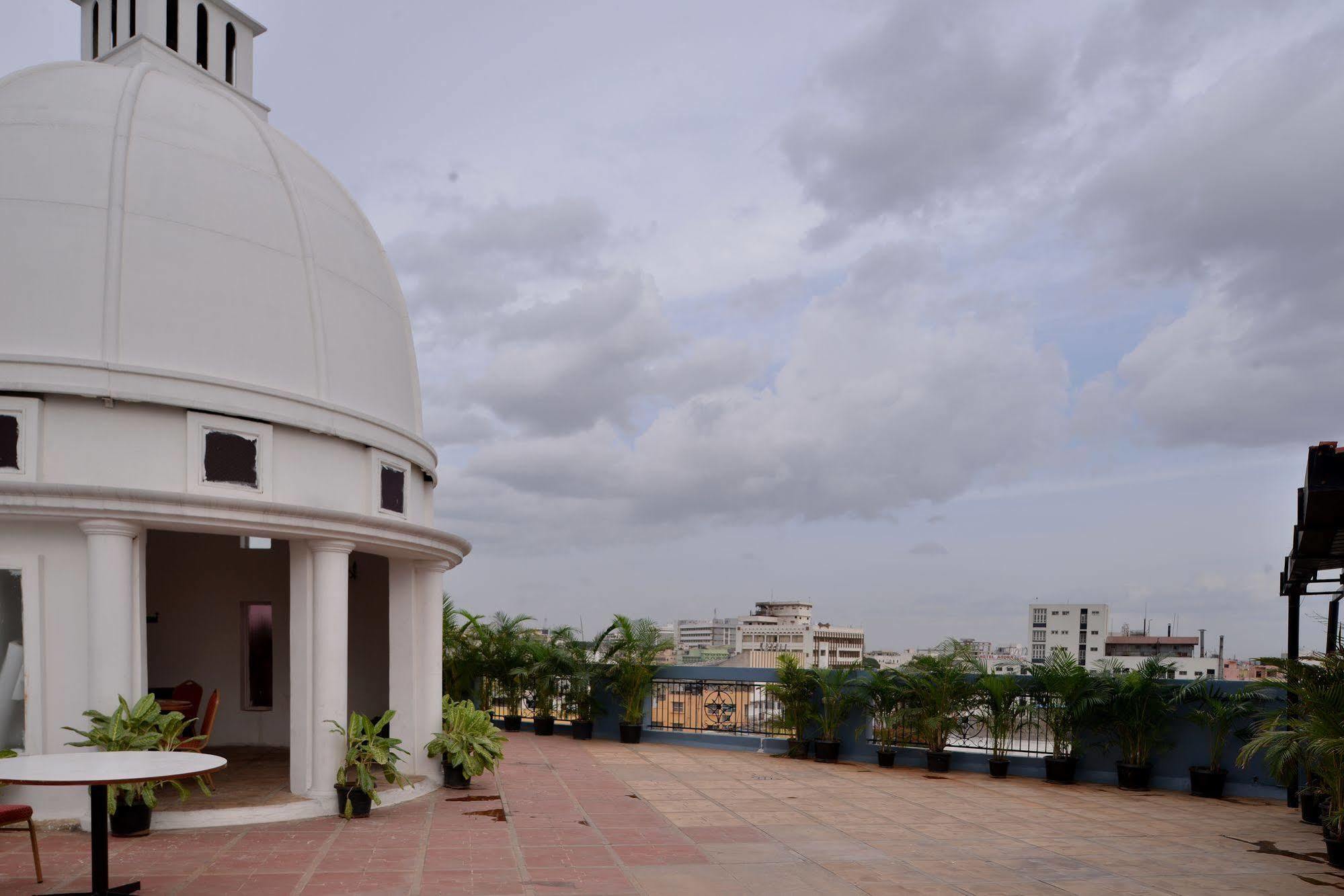 Hotel J P Cordial à Bangalore Extérieur photo