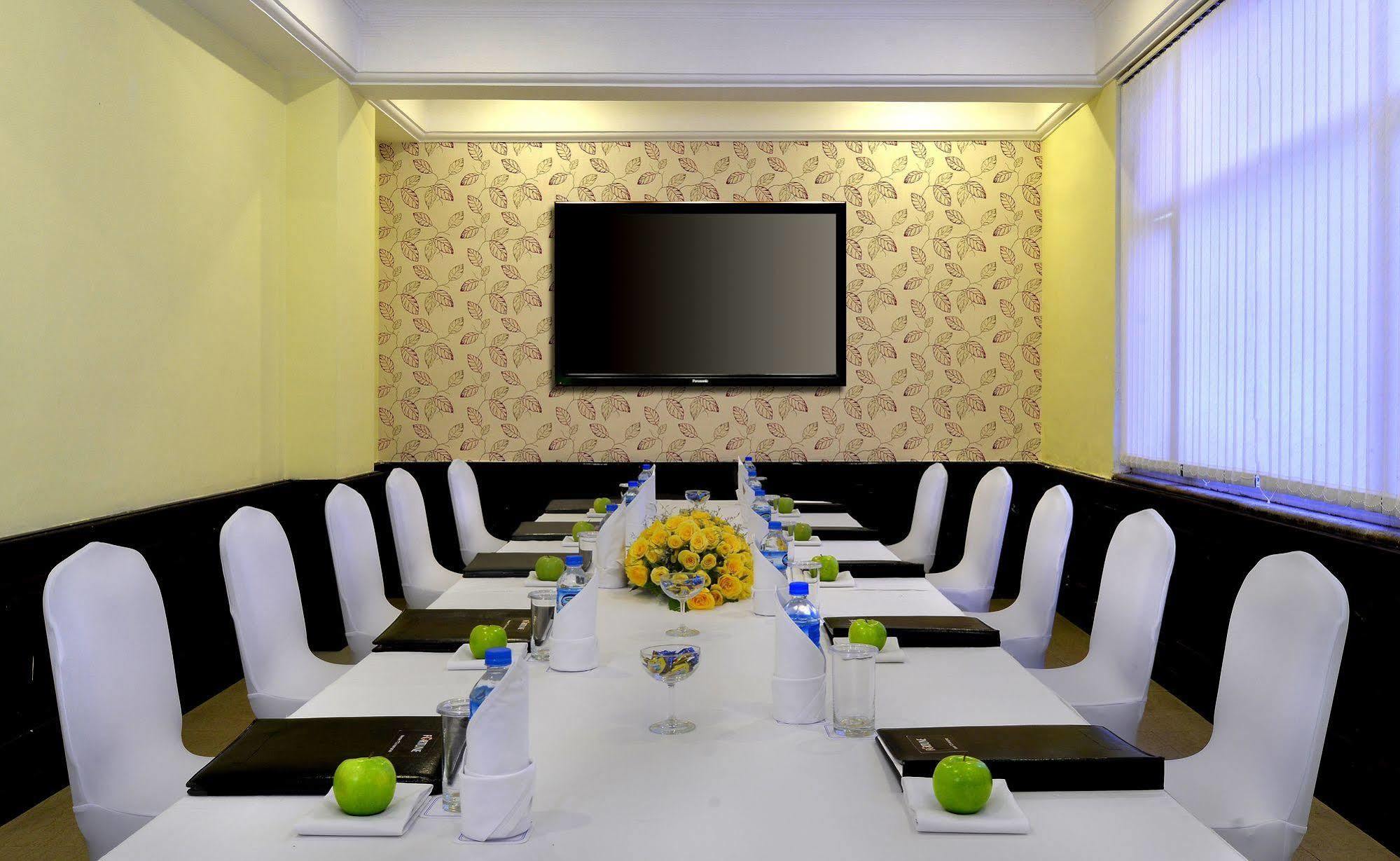 Hotel J P Cordial à Bangalore Extérieur photo
